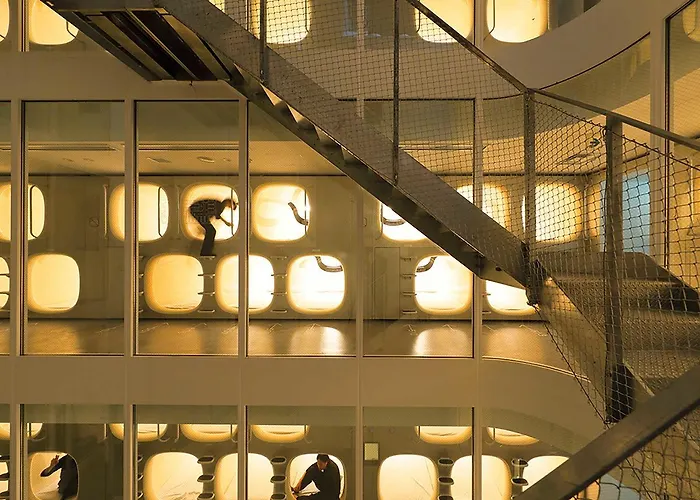  Nine Hours Otemachi-Imperial Palace